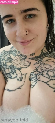 bigtiddyemo - Steamy bath time