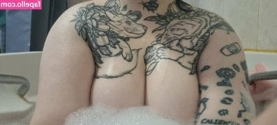 bigtiddyemo - I love hot male kisses on my horny boobs