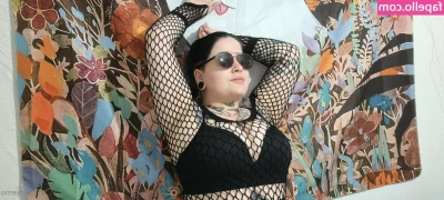 bigtiddyemo - mmm work it gurl. ;)
