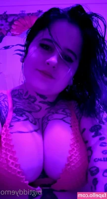 bigtiddyemo - For this years Christmas I’m gonna randomly gift people here<3