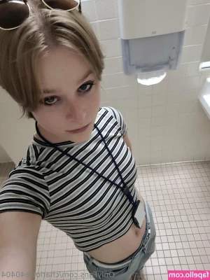 Charlotte40404 - Kiss my muscles  baby