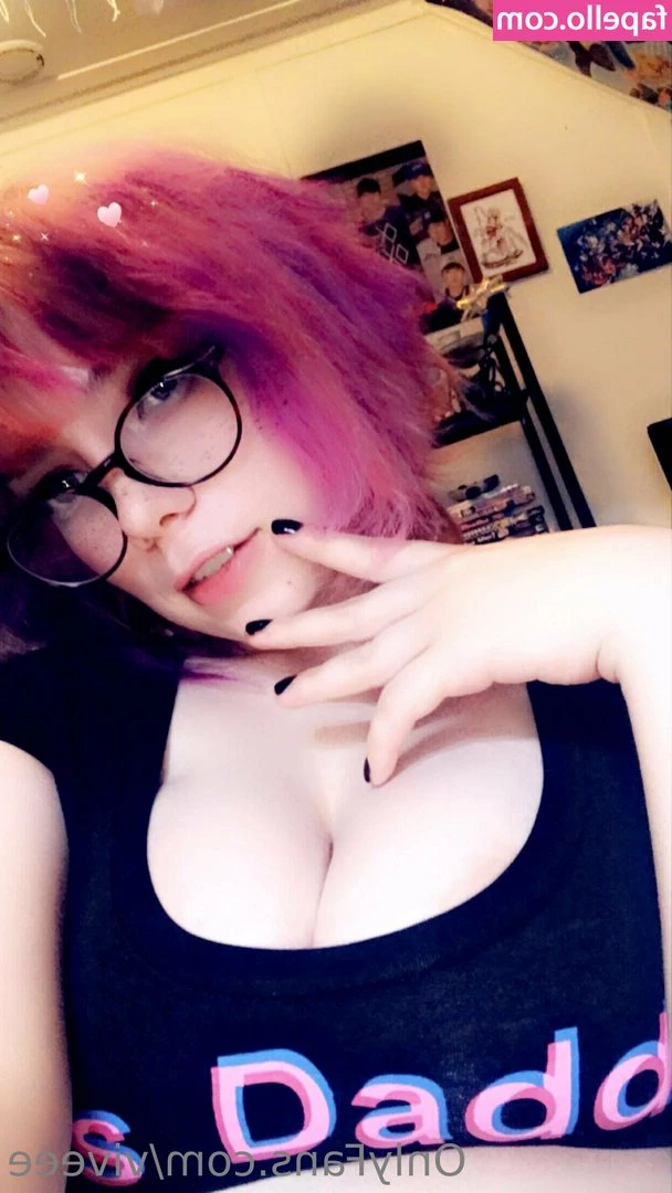 viveee - Being bad feels so good😏 don't I look sexy stripping out of my