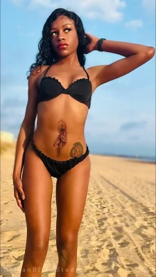 dorianbliss - Holaa mis amores bellos jugando con un juguetito que me regalaron