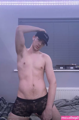 liamxofree - Do you like my adorable ass? Would you like to spank my sweet ass and