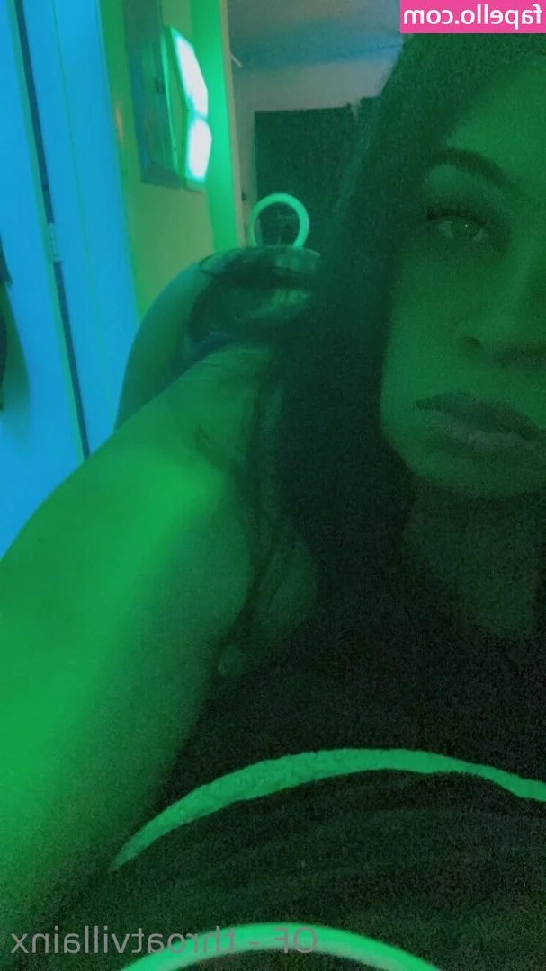 throatvillainx - chilling last night