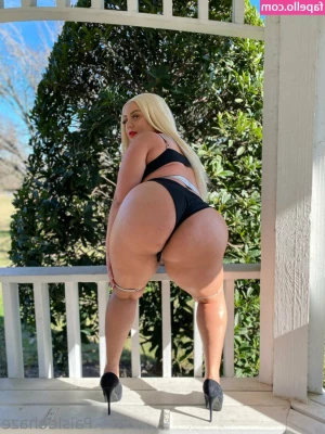 paisleehaze - get used to the view from here 😋😩