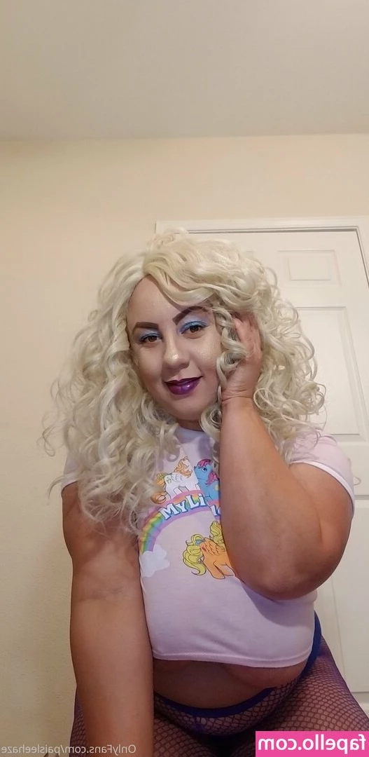 paisleehaze - Let mommy show you where to put it....