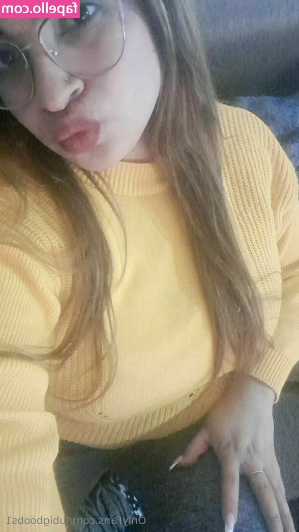 lubigboobs1 - Goodmorning my babies I want my sexy booty ate and titties sucked on