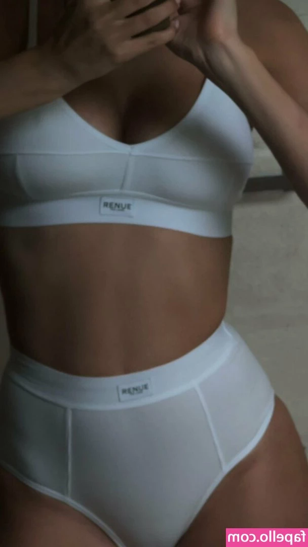 Lucy Watson [ lucy-watson ] - Nmjcu? Hmmmm🧐 Should I go LIVE on here?