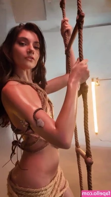 Elle Baldwinson [ elle-baldwinson ] - Need a Y2K Slut to hangout with