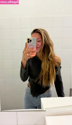 Sophie Pawlica [ sophie-pawlica ] - Could I sit on your face? Or on something else 😈