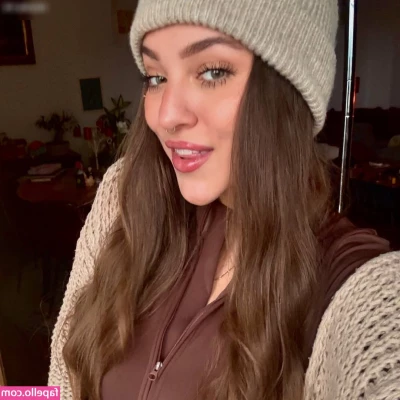 Sophie Pawlica [ sophie-pawlica ] - Very excited  open the video to see how I insert my vibrator very