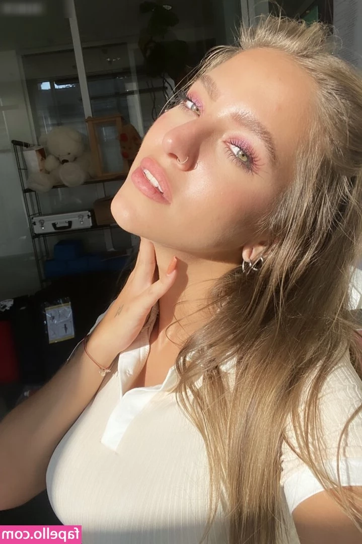 Sophie Pawlica [ sophie-pawlica ] - divinenftease