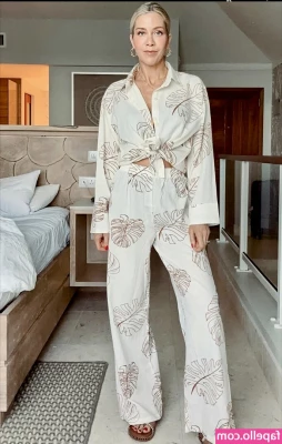 Kate Lawler [ kate-lawler ] - Are you trying to look up My dress  beta   You re such a skeevy
