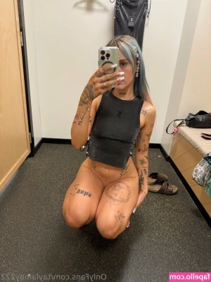taylamay222 - Car rides are better with nothing on your feet