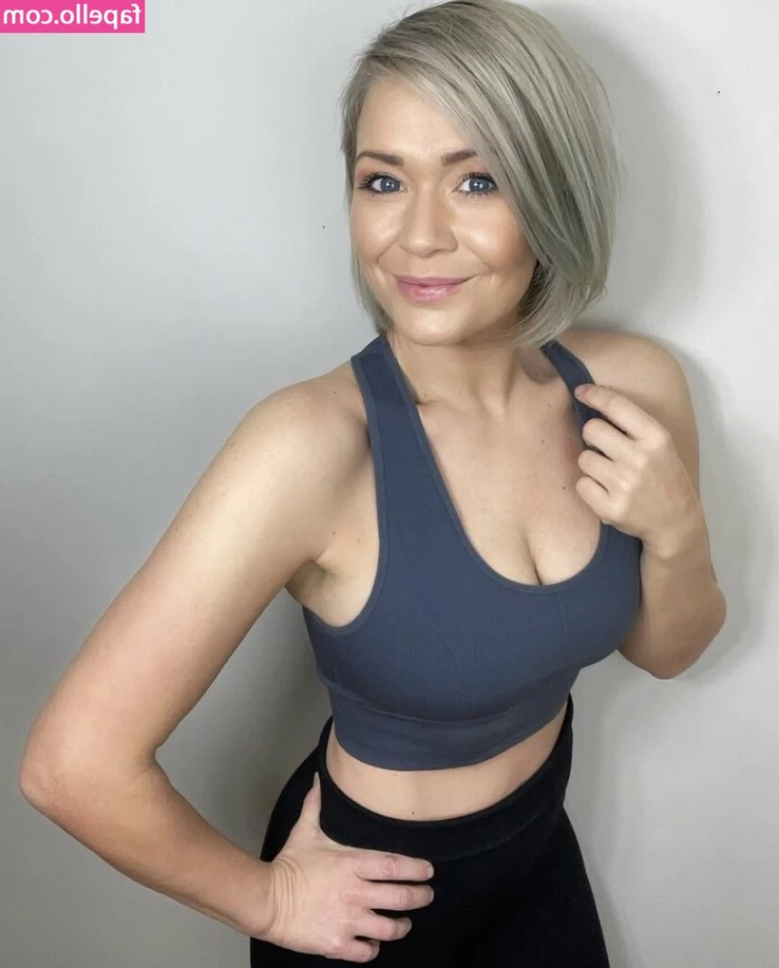 Suzanne Shaw [ suzanne-shaw ] - I like to undress for you 🥰