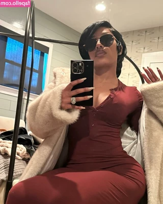 K Michelle [ k-michelle ] - Stream started at 05 06 2022 11 12 pm  Testing New Webcam for