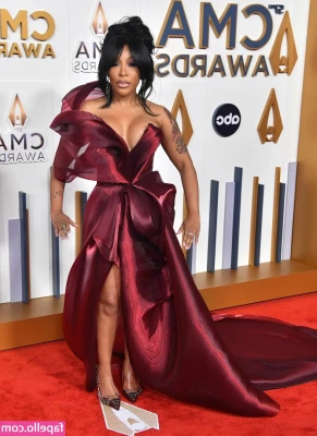 K Michelle [ k-michelle ] - Just got back home from work  Down to get throat fucked