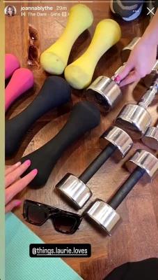  [ jo-blythe ] - Cum give her a kiss