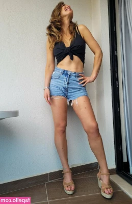 Jo Blythe [ jo-blythe ] - Get me back in the sun in a bikini😍
