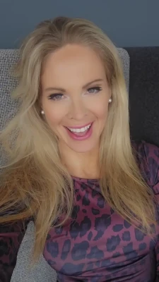 Jo Blythe [ jo-blythe ] - Let's go to the beach!