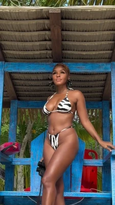 Janelle Monae [ janelle-monae ] - I feel so sexy under this light 💡