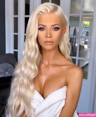 Danielle Harold [ danielle-harold ] - Cold plunge