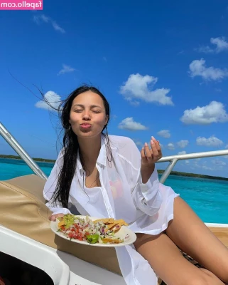 Fiona Barron [ fiona-barron ] - Free photo and a little teaser 💋