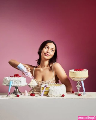 Fiona Barron [ fiona-barron ] - I dare you to stare more than a minute straight into my eyes without