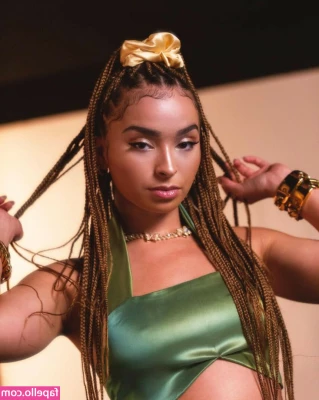 Ella Eyre [ ella-eyre ] - Releasing 5 mins of solo spice over on tonight Onlyfans com