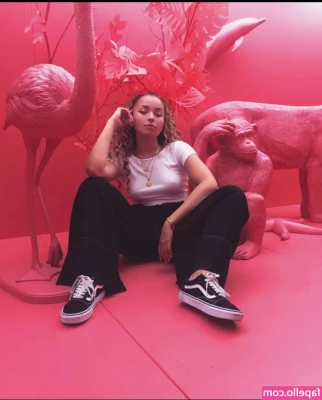 Ella Eyre [ ella-eyre ] - Tits  n  Ass  just like PB and J
