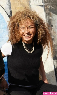 Ella Eyre [ ella-eyre ] - I love this costume, what should I shoot in it? Send ideas!!!