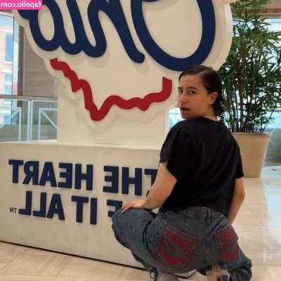 Ilana Glazer [ ilana-glazer ] - A pic from 2020 for a #sexySaturday 😛