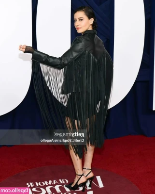 Ilana Glazer [ ilana-glazer ] - Nice big round ass for you 💖