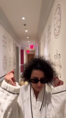 Ilana Glazer [ ilana-glazer ] - some people have told me i have giant feet