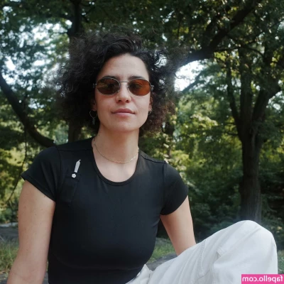 Ilana Glazer [ ilana-glazer ] - There’s just something about soft bodies in fishnets 🤤🤤🤤