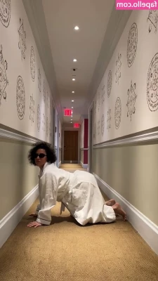 Ilana Glazer [ ilana-glazer ] - Maybe I’ll just post a Christmas is cumming video every day until