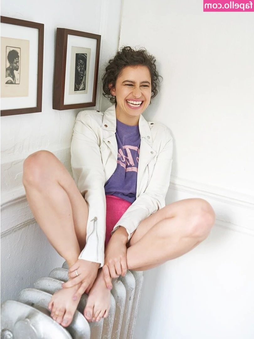 Ilana Glazer [ ilana-glazer ] - Hope all of you fine ass men got some head to help with your morning