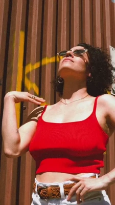 Ilana Glazer [ ilana-glazer ] - Does your neighbor play fetch with their dogs