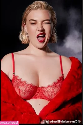 Rebecca Lucy Taylor [ rebecca-lucy-taylor ] - Here I was just putting my bra on it was not my intention to flash