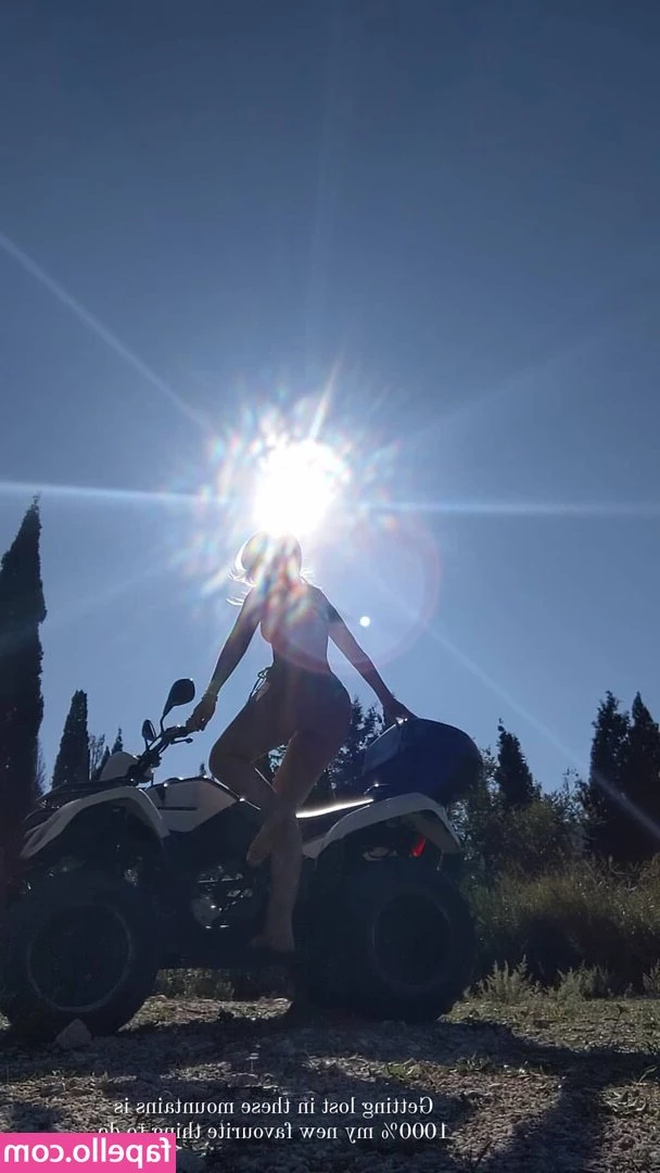 Sophie Pettifer [ sophie-pettifer ] - Enjoy this JOI in my mini skirt where i flash and tease you with my