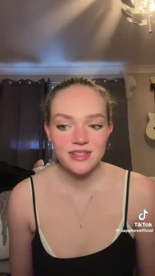  [ sapphire-upshall ] - onlyfans crops photos weird so click on it to see the full photo