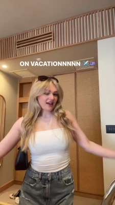 Sapphire Upshall [ sapphire-upshall ] - And a selfie with my face  Lol