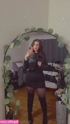 assila_xo [ assila-xo ] - Good Morning! Just a little peek under my skirt. 😈🔥