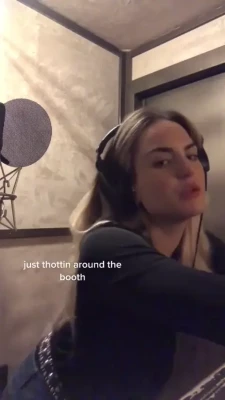  [ joanna-jojo-levesque ] - Take me out?