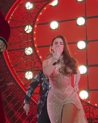 Joanna Jojo Levesque [ joanna-jojo-levesque ] - Come smoke with me    I love to get stoned and fuck