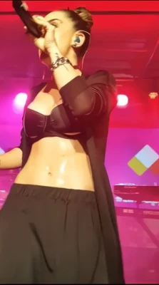 Joanna Jojo Levesque [ joanna-jojo-levesque ] - Who s going to eat dis booty