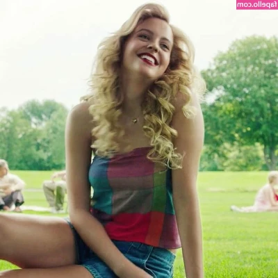 Gage Golightly [ gage-golightly ] - A little boring   I need a hot neighbor