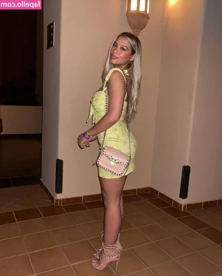 Molly Rainford [ molly-rainford ] - Daily post  Who loves oily feet    DMs open for customs with lily and
