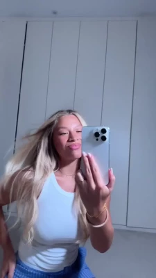 Molly Rainford [ molly-rainford ] - Take me by the leash and have your way with me, master! 😈